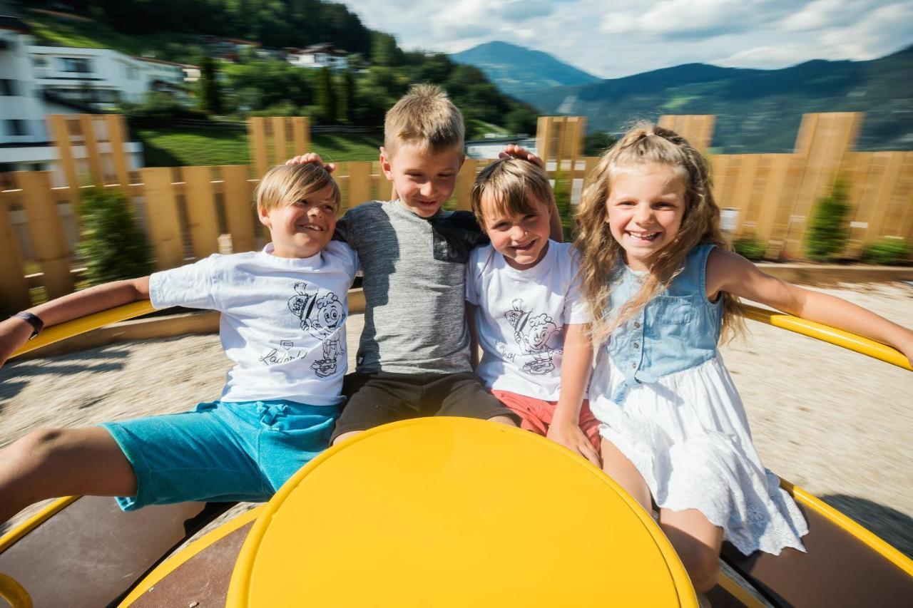 Kinderhotel Laderhof Ladis Exteriör bild