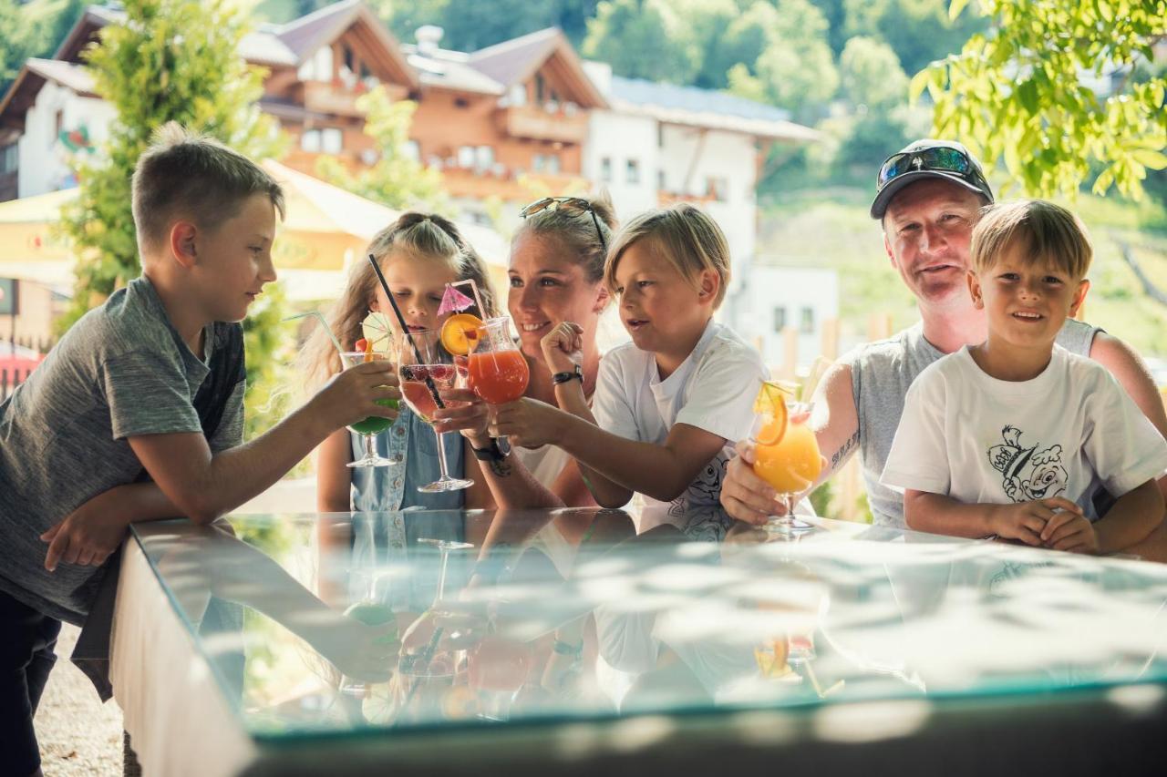 Kinderhotel Laderhof Ladis Exteriör bild