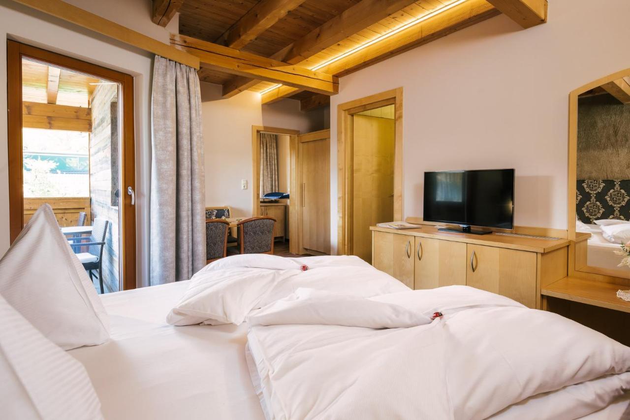 Kinderhotel Laderhof Ladis Exteriör bild