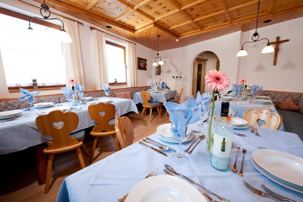 Kinderhotel Laderhof Ladis Exteriör bild