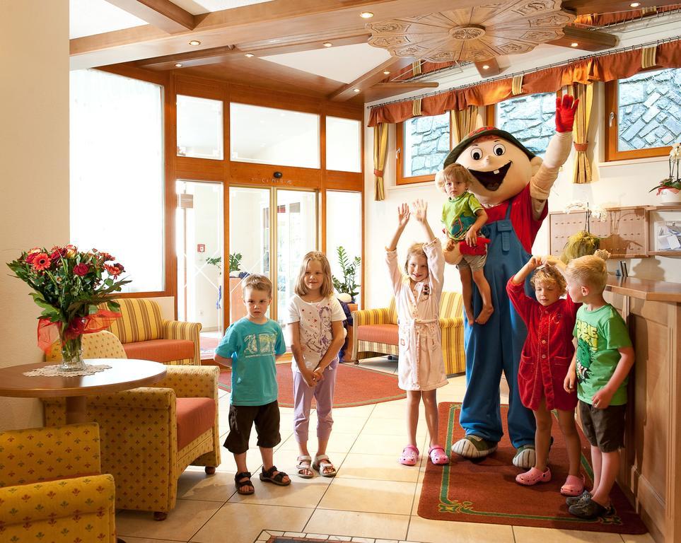 Kinderhotel Laderhof Ladis Exteriör bild