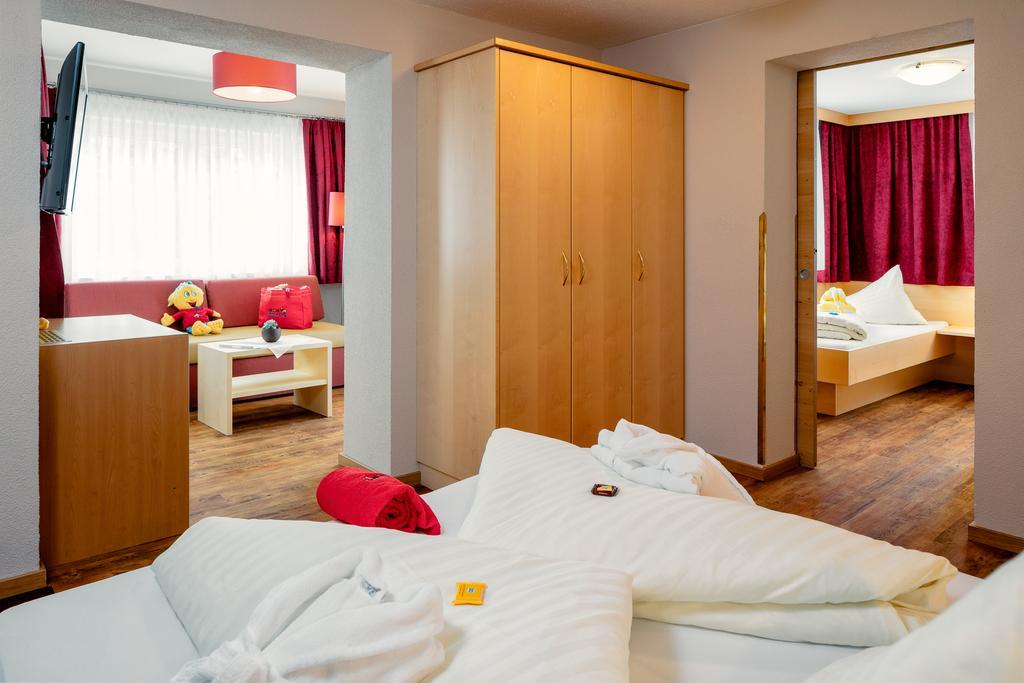 Kinderhotel Laderhof Ladis Exteriör bild