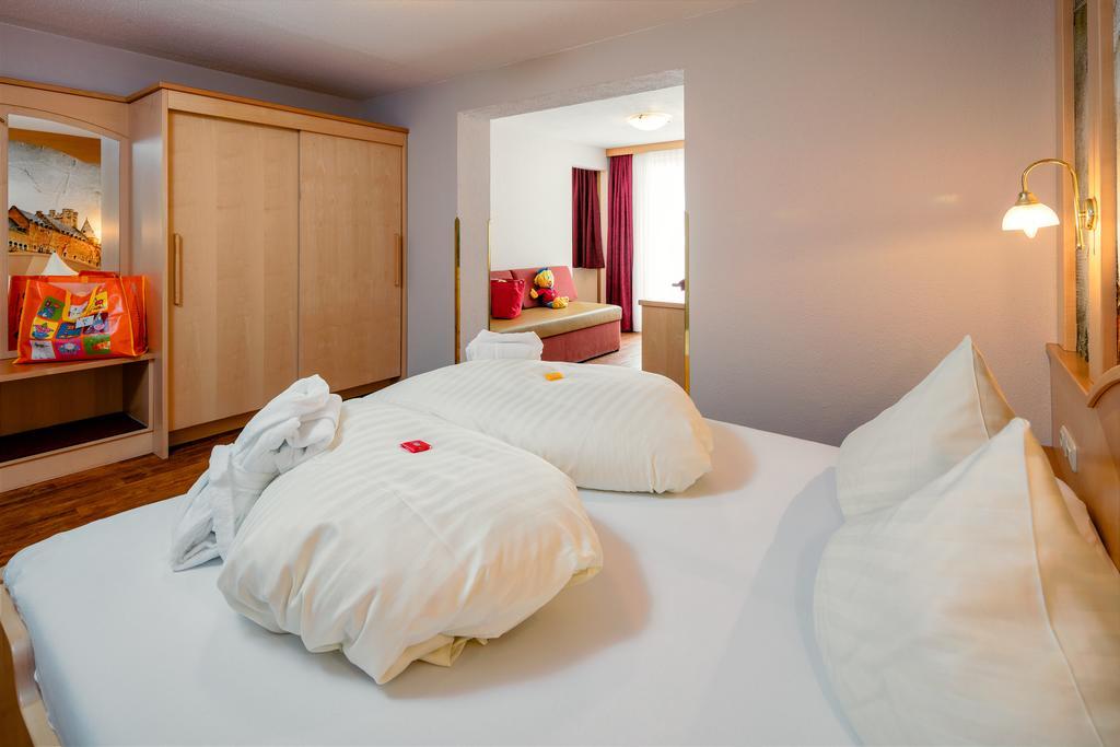 Kinderhotel Laderhof Ladis Exteriör bild