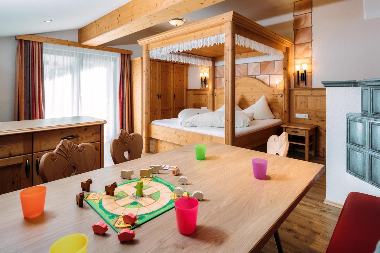 Kinderhotel Laderhof Ladis Exteriör bild