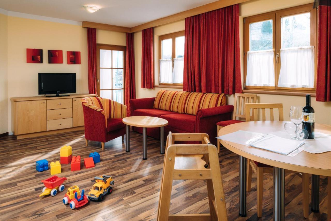 Kinderhotel Laderhof Ladis Exteriör bild