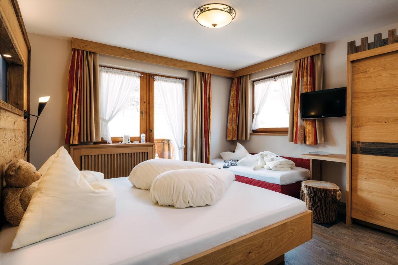 Kinderhotel Laderhof Ladis Exteriör bild