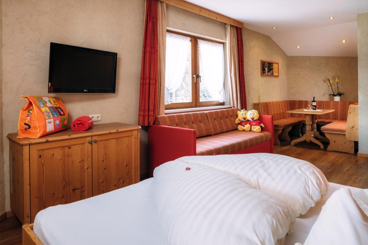 Kinderhotel Laderhof Ladis Exteriör bild