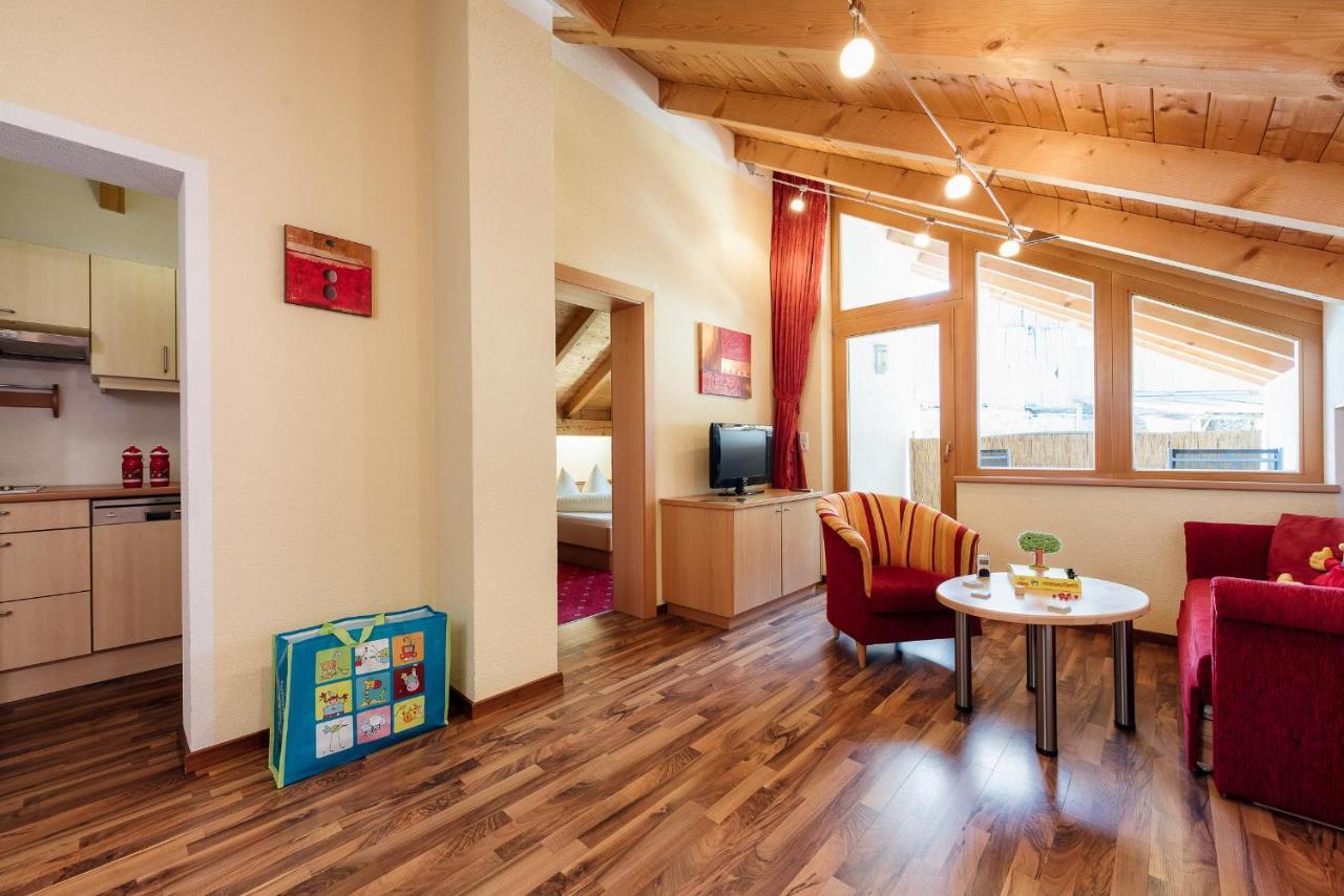 Kinderhotel Laderhof Ladis Exteriör bild